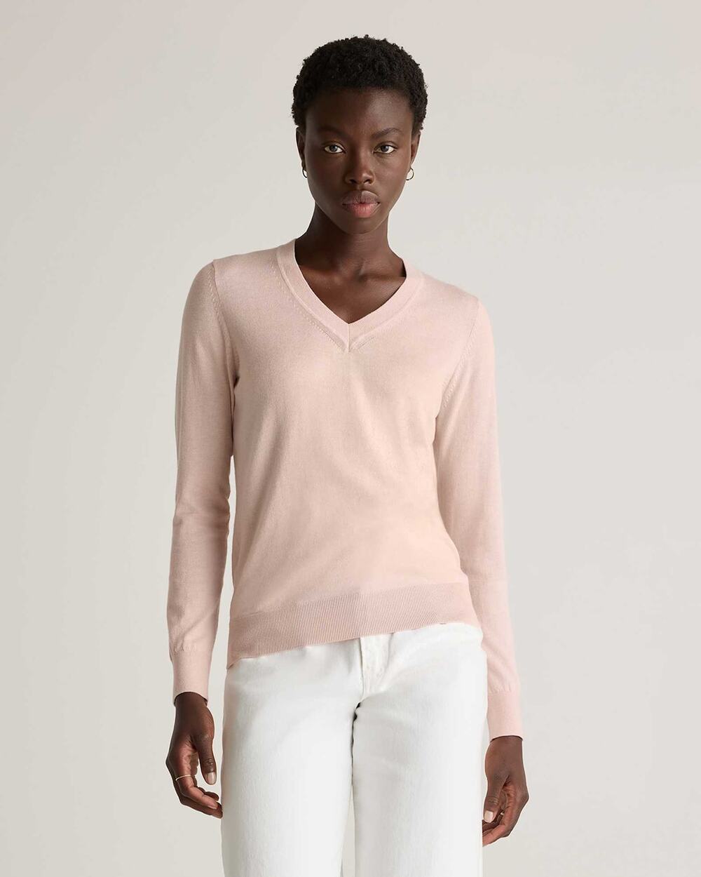 QUINCE Women's Lightweight Cotton Cashmere V-Neck Sweater in Sugar Stone